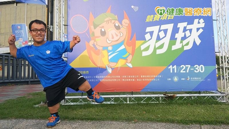 比別人矮小的身高、短四肢與大頭圍，是基因突變造成的軟骨發育不全症（又稱侏儒症）相當明顯地特徵，身障羽球國手熊孝元回憶，「被欺負」就是認知到自己與眾不同的開始。高中以前他常因身材差異而被同學排擠、欺負，雖現在聽起來已是雲淡風輕的一句話，但每個字的背後，都是令人心疼不已的沉重。