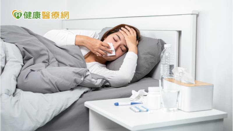 臺北市立聯合醫院和平婦幼院區胸腔內科主任朱曦表示，康復者出院後返家2-3週如有持續的極度疲勞或是呼吸不順，建議立即就醫。若是症狀持續惡化，或有新的症狀產生，也建議尋求專業治療。