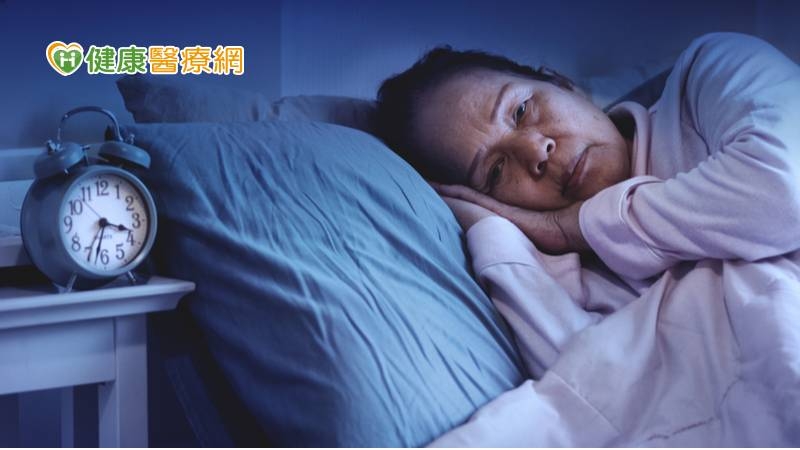 食藥署指出，銀髮族因生理機能逐漸退化，對藥品代謝功能下降，且可能合併有多種慢性疾病，容易造成藥品使用劑量過高、藥品交互作用及重複用藥等問題，因此，銀髮族的用藥問題極為重要。