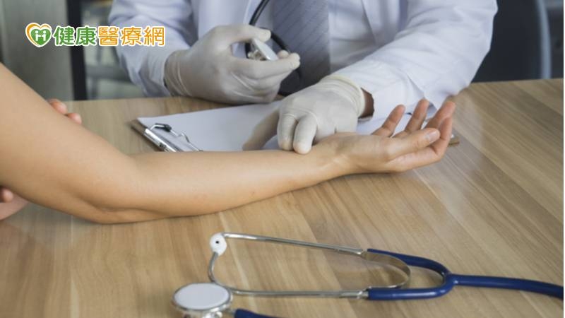 配合使用中醫醫療對於癌症相關症狀來說能有效緩解，透過中醫的體質調理，提升病患的生活品質，進一步協助病患完成西醫療程而改善患者預後。