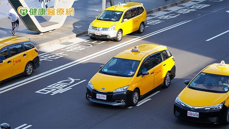 中央流行疫情指揮中心宣布，自即日起放寬有就醫或採檢需求之居家照護、居家隔離、居家檢疫者之交通運送方式，以保障病人就醫安全以及保全醫療運送量能。