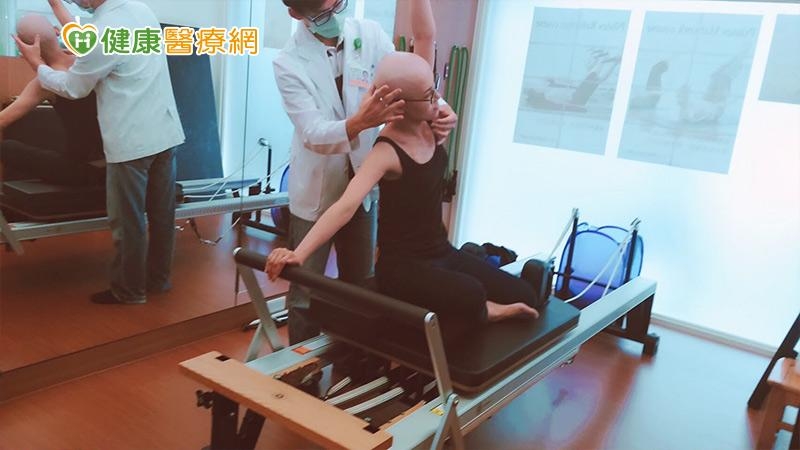 曾有人將人生比喻為一場馬拉松，在跑道上有人跑得快、有人跑得慢，然而，年輕病友協會理事長潘怡伶形容，罹患重大傷病就像突然被強制請離跑道，更貼切地來說，是被「移駕到戰地」，打一場勝負未知、命懸一線的硬仗。