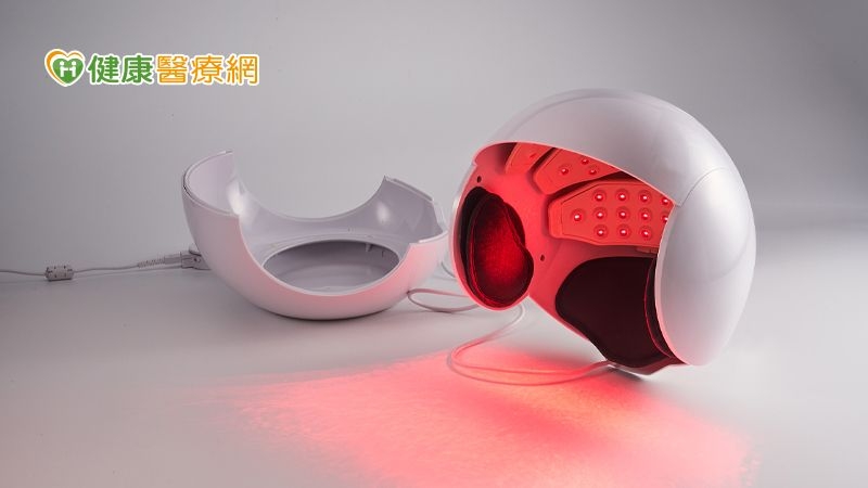 近兩年從韓國引進的韓國雷射生髮帽亦是一個治療新選擇，在台灣除了受到眾多醫師指定使用外，在醫學中心、大型醫院、專科診所等提供給民眾做一新的治療選項。