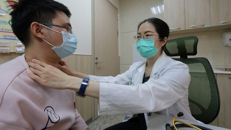 男子半夜醒來像「鬼壓床」全身動彈不得，醫生診斷揪出罹患「甲狀腺毒性週期性麻痺症」；圖為情境照。 （中華新聞雲/記者黃俊昇翻攝）