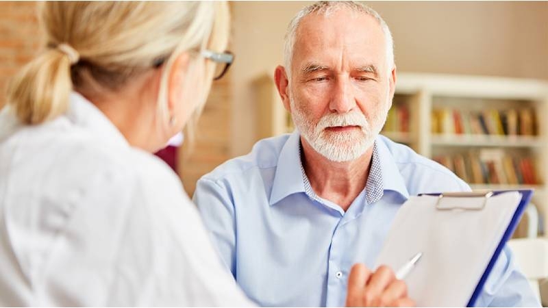 最近國泰綜合醫院公關提供一篇「淺談失智症者的精神行為症狀」文章，是由神經內科主治醫師廖品雯撰文，內容有提到：「失智症普遍被認為是認知功能退化的疾病，事實上除了認知退化，會伴隨精神行為症狀。」