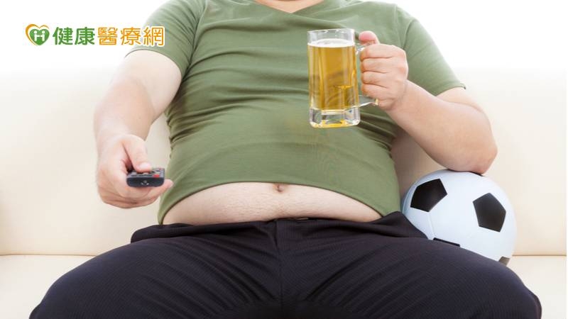 Fw: [新聞] 酒精性脂肪肝　易演變成肝癌