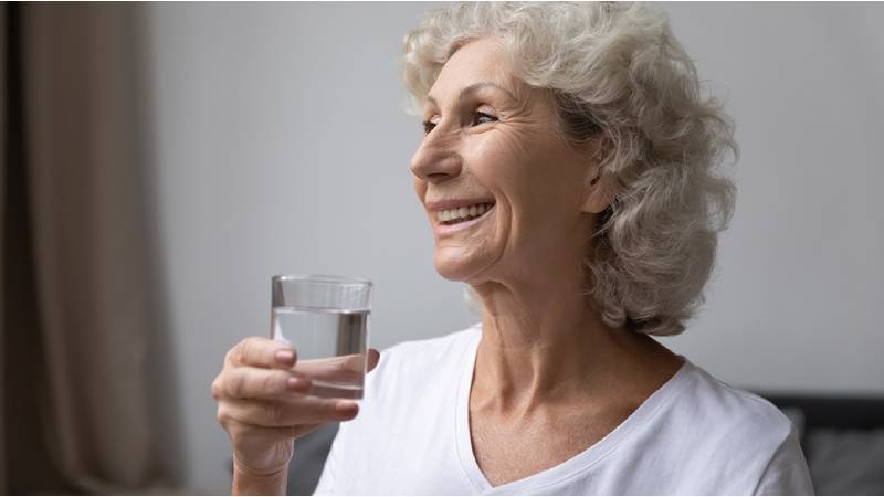 聯合國預計到了2050年百歲人瑞的數量將增長8倍。探險家、製片人、獲獎記者同時又是多本健康主題暢銷書作者Dan Buettner於數年前特別標示出全世界五個地區所謂的「藍色地區」（Blue Zones）的居民特別長壽且健康。圖片取自:（示意圖123rf）