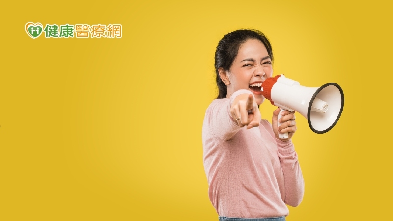 癌症希望基金會「防癌宣導講師工作坊」希望提供癌友家庭大專子女免費講師培訓課程，結合工讀與獎勵金機制，減輕癌友子女因罹癌事件面臨的經濟壓力。