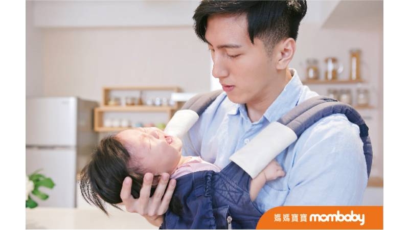 父母對於異常的哭鬧應提高警覺！正常狀況下，寶寶的哭泣應該在1～2小時內被安撫。