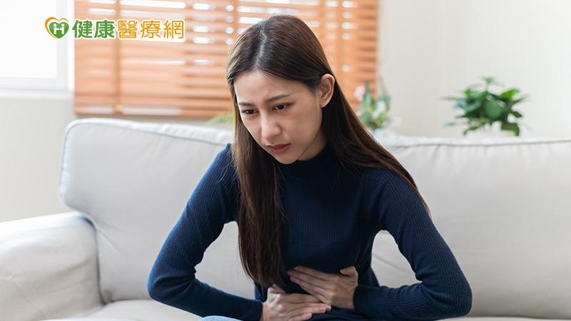 40歲以上男性、50歲以上女性、工作高壓力族群、高血壓、高血脂、糖尿病、有抽菸習慣、心臟病病史或家族史，就是屬於心血管疾病的高危險族群。