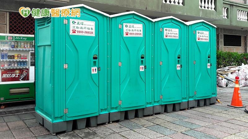 傅尹志指出，新冠病毒防疫期間，公廁的傳播是一個風險，應有警覺做好防疫，但不必過度恐慌。