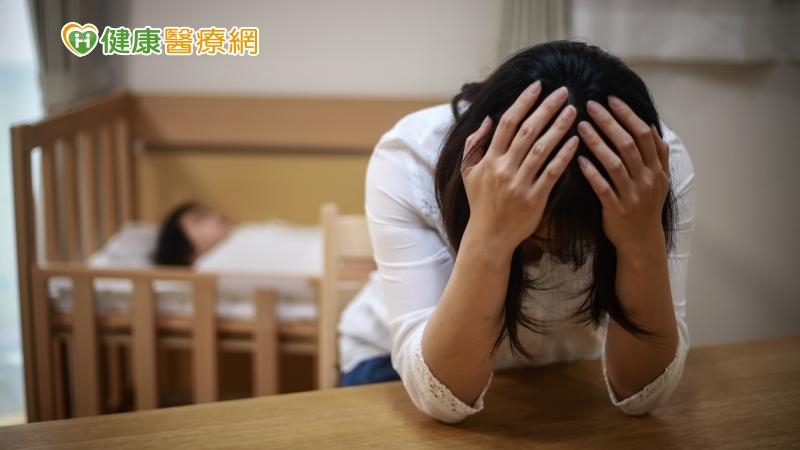產後憂鬱什麼時候需要看醫生？蔡佳倫給出的答案是：「隨時。」只要產婦覺得需要，就要尋求專科醫師幫忙。