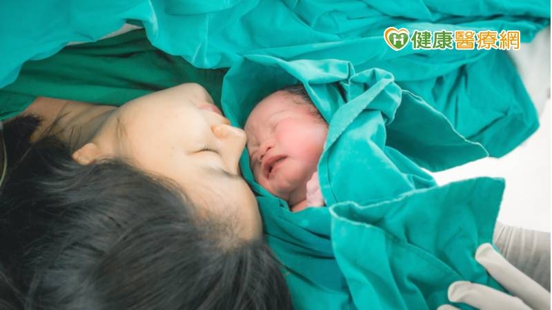 產婦若懷孕週數已滿36週，顧及隨時有生產可能，便可安排專責病房住院治療。