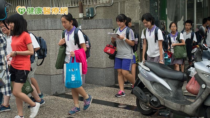 考量學生健康問題，同時避免疫情快速擴散，各縣市陸續宣布停課標準。