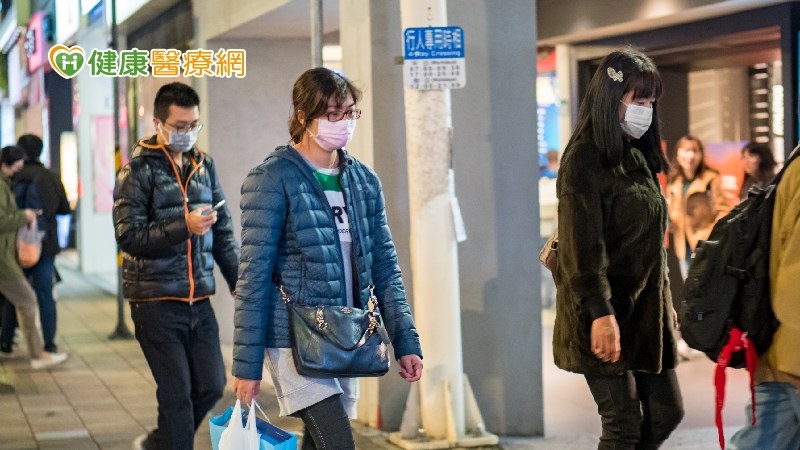 高志文認為台灣模式就是充分告知民眾正確資訊與機率風險，提供保護措施（如口罩、疫苗與藥物），大家像個成熟大人實行自主風險管理模式，一起承擔，一同渡過這段必經的全球新冠大流行的轉型陣痛期，多數國家做得到，台灣當然也可以。