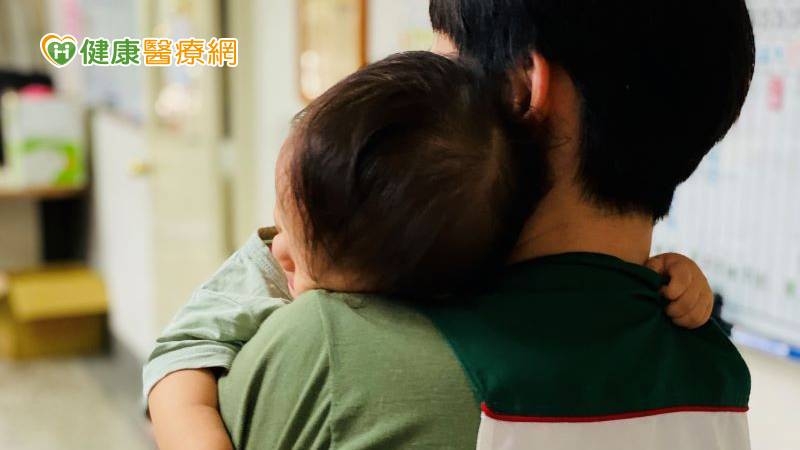 家扶基金會尚有兩千萬元急難救助及助學缺口，盼社會疫起助貧渡難關，讓孩子健康成長、安心求學！