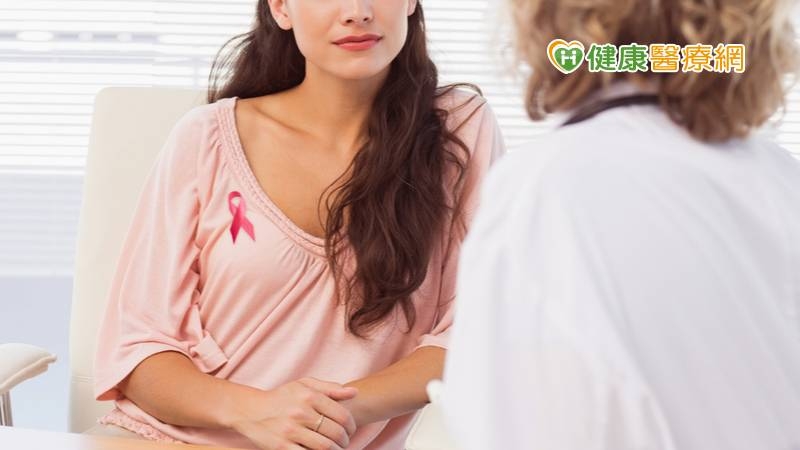 南投醫院乳房外科呂明川醫師認為，乳癌患者不論年齡，在接受手術後皆可選擇乳房重建，既能保有身體的完整性、減少身心的衝擊，也不會影響癌症治療。