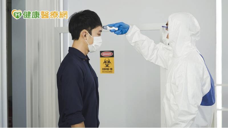 北北基桃加開大型篩檢站，分別為新北和台北各3處，桃園2處，基隆1處，其中6站更設有綠色通道，提供6歲以下幼兒及65歲以上長者三合一服務（PCR採檢、醫生看診、拿藥）