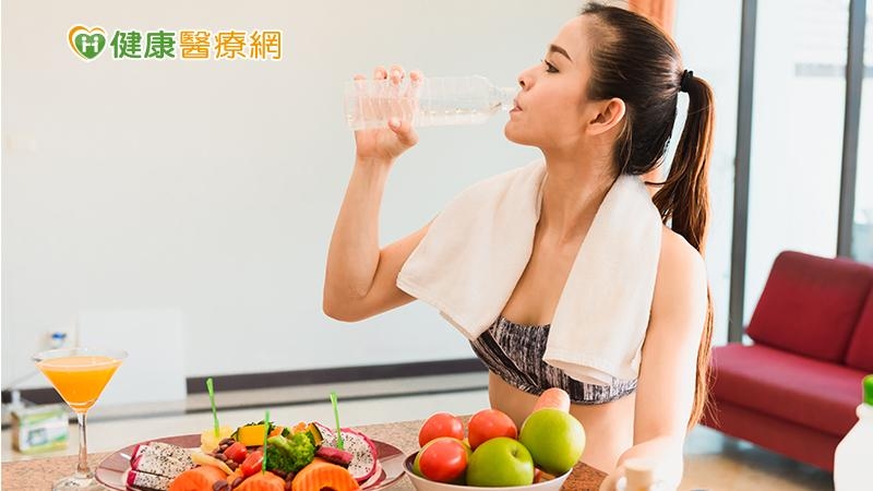 陳昱升建議，民眾在居隔期間可以避免油炸、高甜食的食物，並搭配地中海飲食、168斷食與運動進行瘦身。