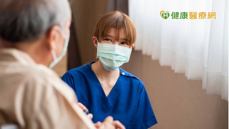 新竹臺大分院黃國晉副院長表示，疫情的進展極為迅速，唯有做好醫院跟基層診所的充分合作及分工，才能讓民眾得到最好的照顧。