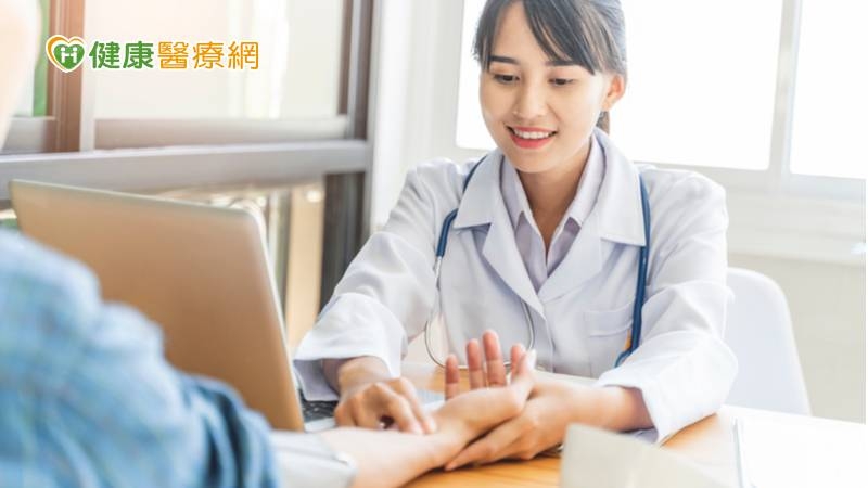 若透過中西醫診治，是可以有效縮短病程的，也是因為這病毒造成症狀偏熱，中藥清冠一號能有效協助緩解。