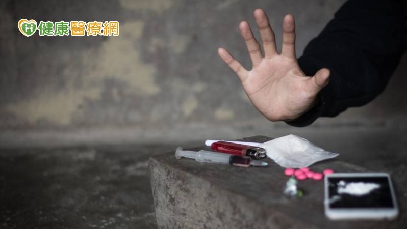 臺北市獨特少年方案提供施用毒品之青少年整合性服務，與少年法庭、政府單位及民間團體合作，扮演青少年在醫療、法院及社工間的溝通橋樑。