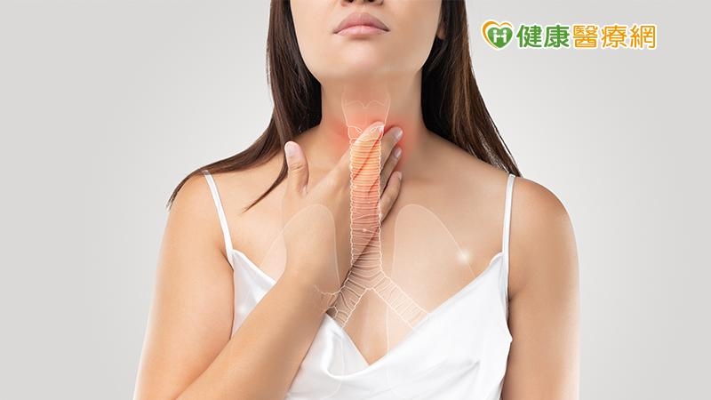 廖唯宇建議，病患也可透過按摩風池穴、大椎穴，緩解頭痛。