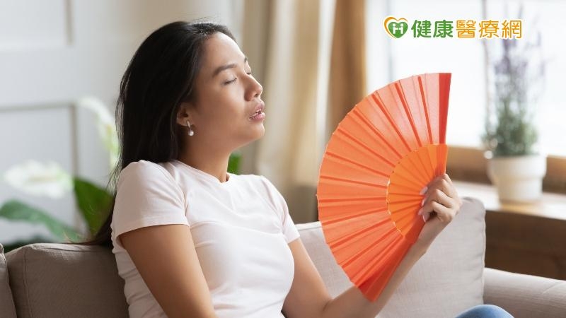 古昌文醫師表示，在高溫潮濕的季節，體質轉變為濕熱，會感覺到疲倦昏沉、委靡不振。