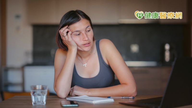 民眾平時如果有自覺注意力不集中，精神不濟等狀況除了尋求專業中醫師的協助，也可按摩頭皮的骨縫，用指腹按壓頭皮各個地方