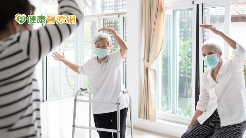 銀髮健身俱樂部不只是一個據點，也可說是長者的第二個家，在這裡「年齡不是問題，就是長者的主場」，找回長者的歡笑與健康，成就不老的精采人生。