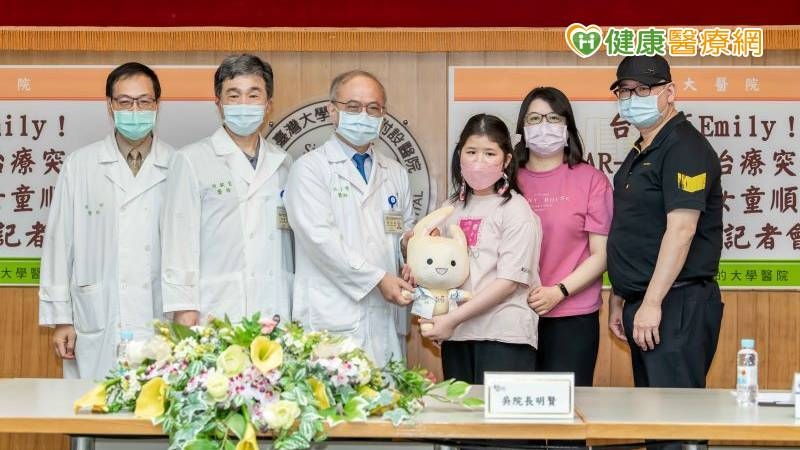 臺大醫院率先成為台灣首家可提供正式臨床使用CD19 CAR-T細胞治療之醫學中心，一名小女孩亭亭因兒童B細胞急性淋巴性白血病住院治療，便在臺大醫院接受CD19 CAR-T細胞治療，現在已經完全康復，展露笑容慶祝今年10歲生日與重生！