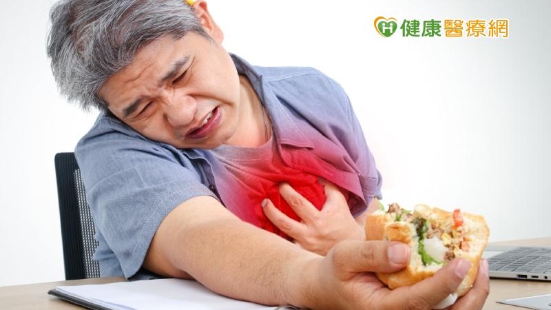 高血脂不像高血壓和糖尿病可以在家裡自己監測，只能在醫院或檢驗所藉由抽血得到數據，但民眾往往不在意檢驗結果，只知道有高血脂，卻不知道長期高血脂所帶來的併發症而忽略病程。