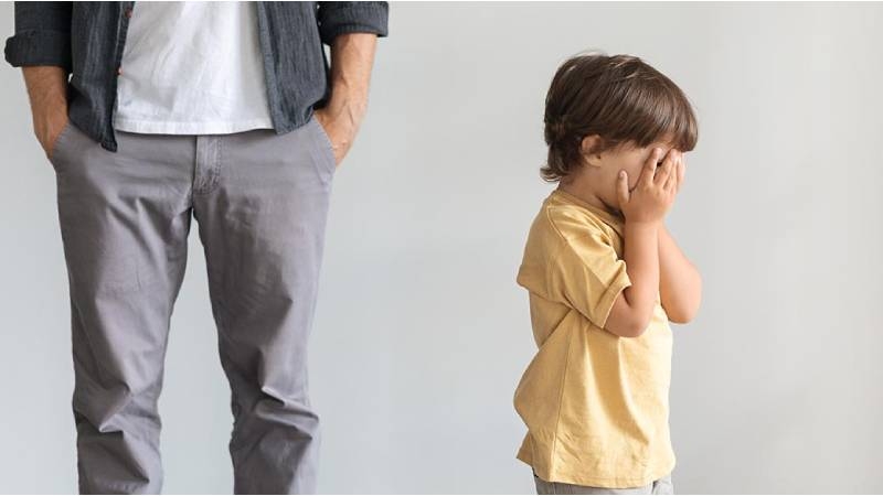 當孩子在年幼時目睹雙親遭遇經濟上的大變故，對這孩子一生的影響也是深遠的。可能影響到這孩子長大後的金錢觀，甚至傷害到婚姻生活與另一半，無論未來他的經濟有多優越。