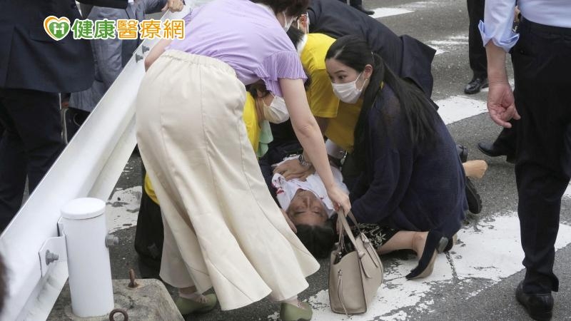 前日本首相安倍晉三7月8日在奈良市發表演說時，遭人從背後槍擊，當場心肺停止，經送醫搶救後仍宣告不治，享壽67歲。
