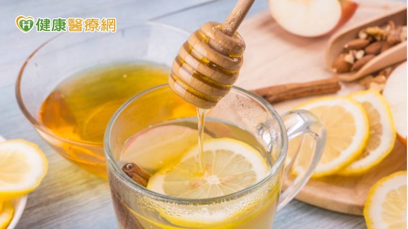 只有僅含蜂蜜成分的產品，品名才可標示為「蜂蜜」、「純蜂蜜」、「100%蜂蜜」。