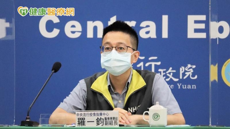 Omicron亞型變異株BA.5和BA.2，有沒有明顯不同的地方？羅一鈞表示，目前看起來最大的差異就是在於「傳播力」，BA.5的傳播例比BA.2高約2-3成，這也是因為BA.5突變位點較多，有免疫脫逃的現象。