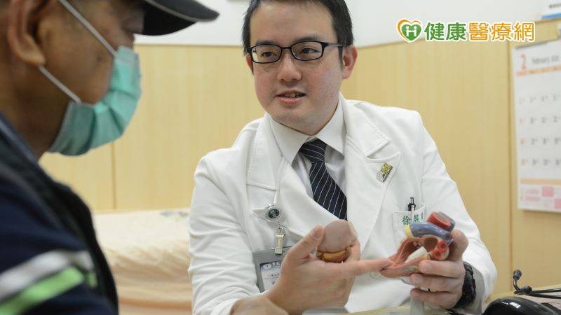 血栓的黃金治療期為診斷後兩週內進行介入，徐展陽醫師提醒，預防血栓最重要是生活習慣改變，而住院患者要預防深層靜脈栓塞，術後盡早下床、積極走路復健。