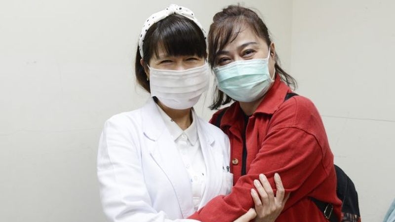 嚴重蕁麻疹伴隨公主病，醫師陪伴病人走出陰霾。（中華新聞雲記者湯朝村攝）