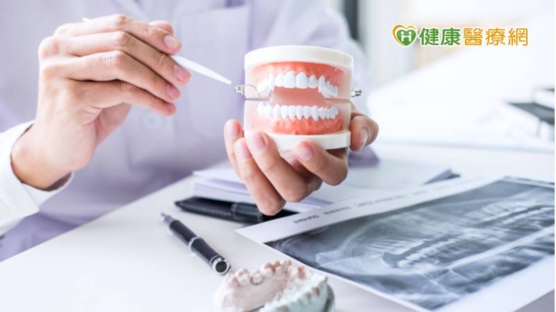 口腔黏膜檢查是由醫師目視及觸診口腔黏膜，診斷是否有疑似癌前病變或癌症病兆，檢查過程只要三分鐘!