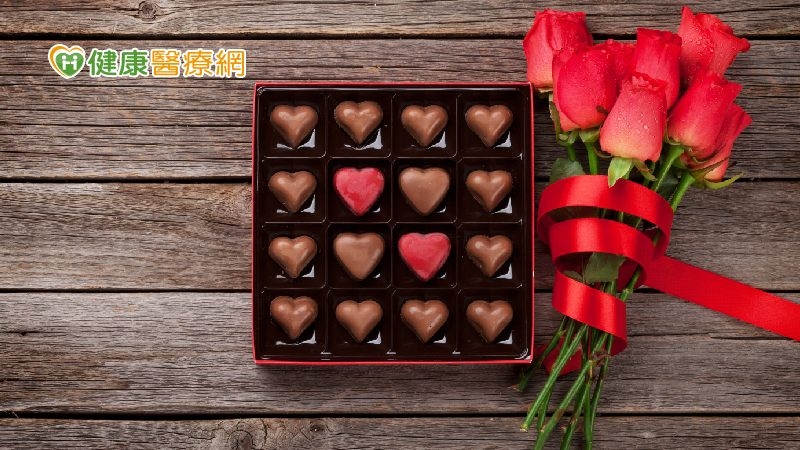 選擇巧克力時，應注意重質不重量，以及少量吃、分享吃的原則。