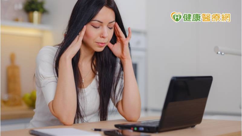 復健科葉圜叡主任說明，大多數長新冠症狀是高度主觀的，例如注意力和記憶障礙，因此病人可能會因為不敢啟齒而不願尋求就醫治療，有類似原因而不敢就醫的疾病還有例如慢性疲勞綜合徵和纖維肌痛，但這些都是可以改善甚至治癒的