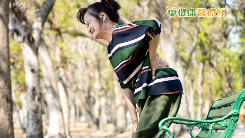 蕭博隆醫師表示，50歲以後每年肌肉流失量為1-2％，而停經女性的發生率比男性高。