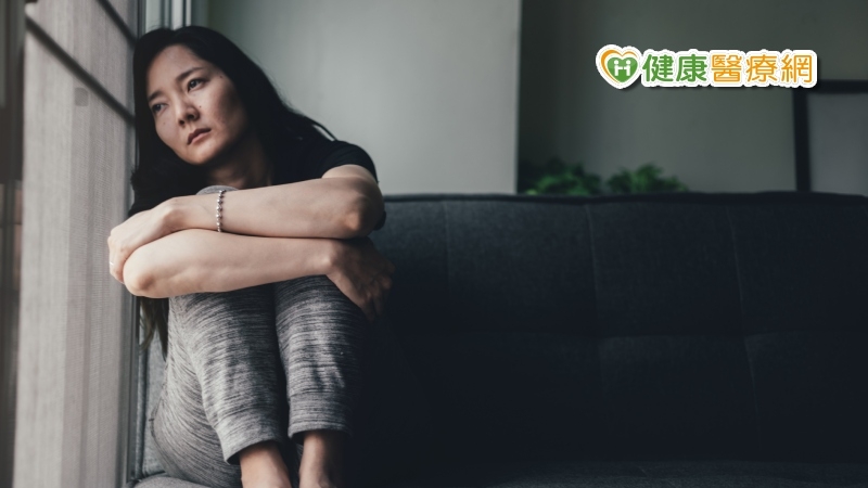 在臨床上，「心碎症候群」約9成是婦女，尤其是停經後婦女最常見。