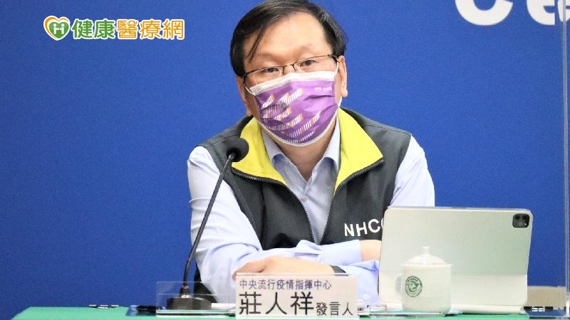 今（2022）年度公費流感疫苗分2階段開打，第1階段於10月1日起開打，對象包括醫事及衛生防疫相關人員、65歲以上長者等11類對象；第2階段自11月1日開始，對象為50至64歲無高風險慢性病成人。