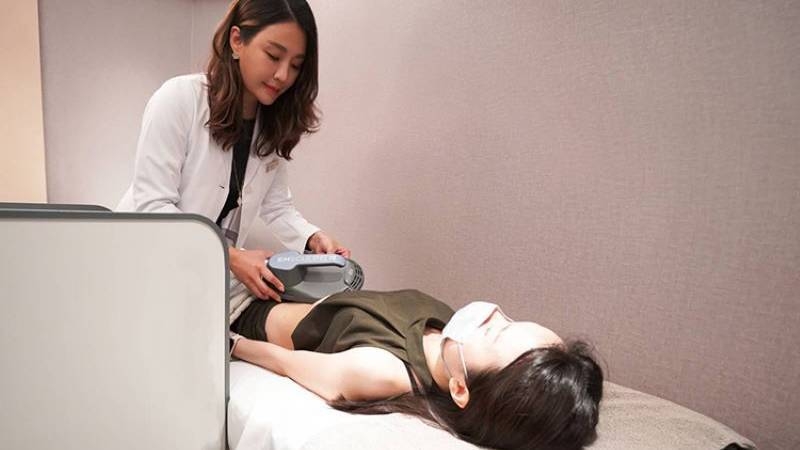 EMSCULPT NEO 內建減脂電波（RF）和新一代高強度聚焦磁能（HIFEM＋），能讓脂肪細胞凋亡且達到肌肉緊實。（璞之妍提供）