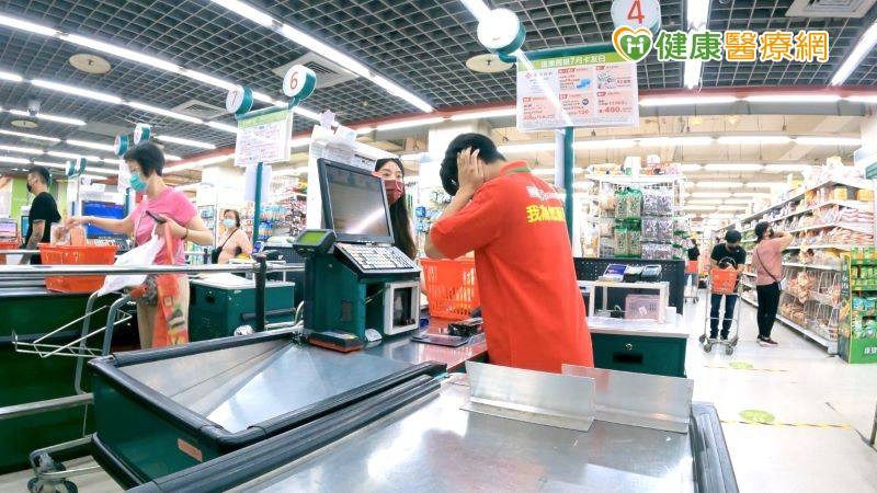 伊甸進行身障街頭實測，透過自閉症收銀員、挑剔的客人、弱勢親子等演員詮釋演出，觀察周遭民眾真實反應與心聲。