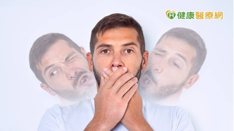 妥瑞氏症在中醫治療上，常從醒腦開竅、滋補腎陰降火、調理脾胃著手。建議在飲食上過冷或過熱的都應避免，也可以適當按摩頭部的安神穴位。