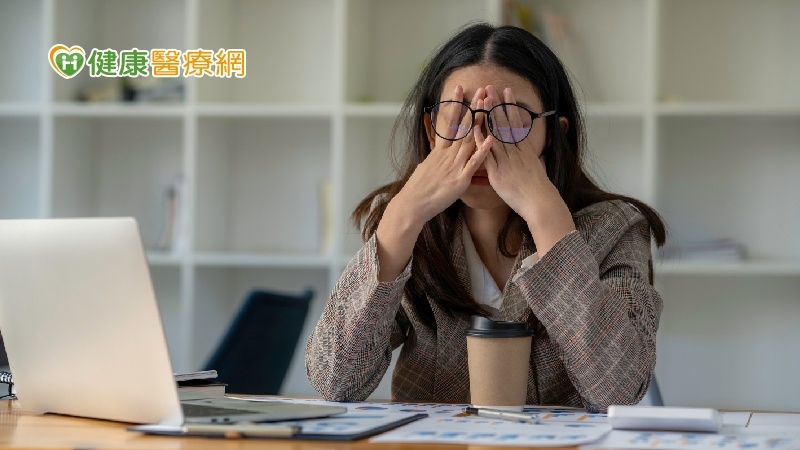 民眾可以依照國際災難創傷專家史蒂芬霍布福爾的心理安定五字訣「安、靜、能、繫、望」舒緩情緒。