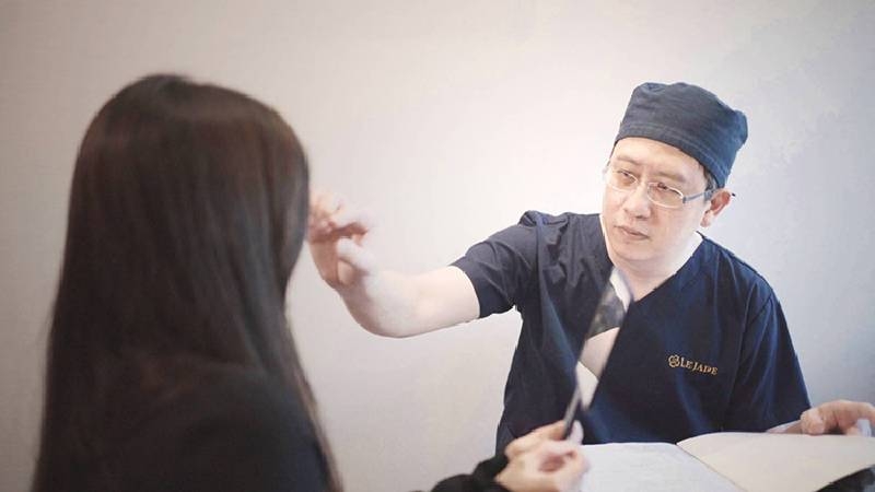 許英哲醫師隆鼻諮詢中！