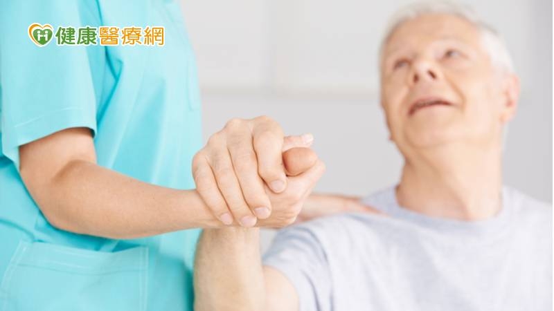 台灣失智症協會和國際失智症協會（ADI）共同呼籲，政府應將「失智症診斷後治療、照護和支持」視為基本人權，敦促政府在國家失智症政策綱領中積極發展並健全失智診斷後照護制度，協助失智家庭在各疾病階段避免陷入照護迷航，釀成照顧悲劇。